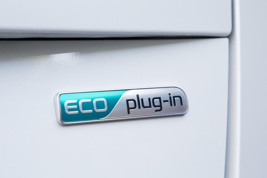Логотип Kia Optima Sportswagon Plug-In Hybrid (JF) 2017 года  (WW) (фото 11 из 40)